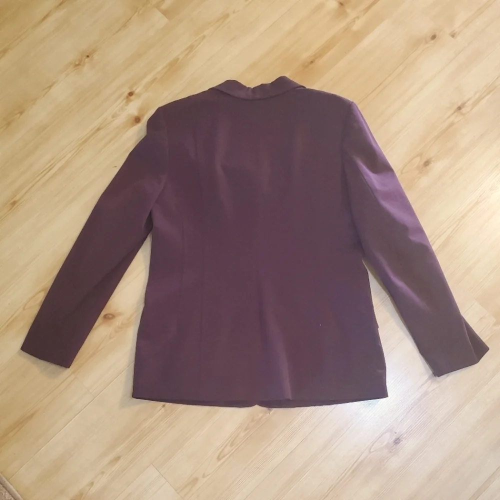 Caslon Women's Two-piece Classic Suit - Picture 4 of 13